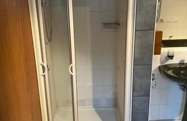 Ferienhaus Natternberg Spacious apartment large living room 4 bedrooms garden quiet near Deggendorf - Foto 8