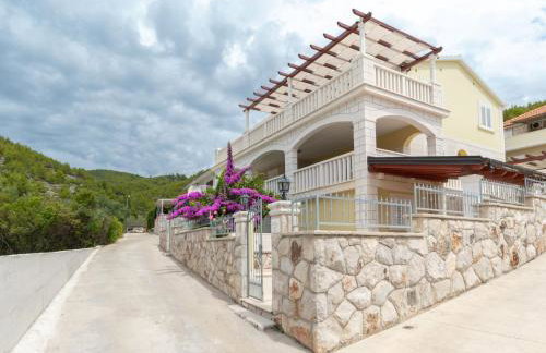 Modern Villa with Pool - Photo 30