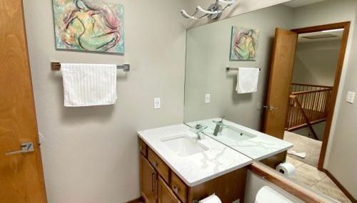 3br home 2br unit close to USAFA with fireplace - Foto 5