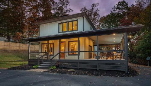 Near Asheville Hot Tub Fire Pit BBQ Sleeps 10 - Foto 1