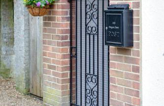 Stylish 2-bed 16th-century apartment in Petersfield town centre, - Foto 18