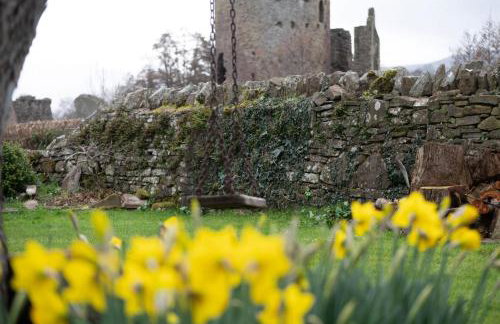 16th Century House, Castle Views, Mountain Views, Hot Tub, Firepit, Stunning Interiors - Foto 48