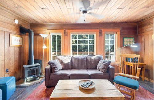 Historic Oceanside Cabin with Peek-a-boo views dog friendly - Foto 19