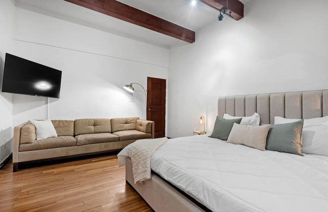 Otium Rentals Penthouse w 2 Terraces - Photo 5