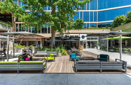 Breathtaking Direct Bay Views 2 bedroom condo with parking - Foto 26