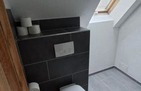 Monteurzimmer möblierte Einzimmer Wohnung mit Bad - Photo 2