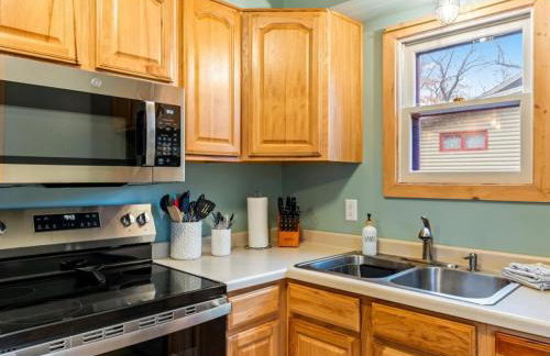 Cute Whitefish Cabin with Hot tub - Foto 16