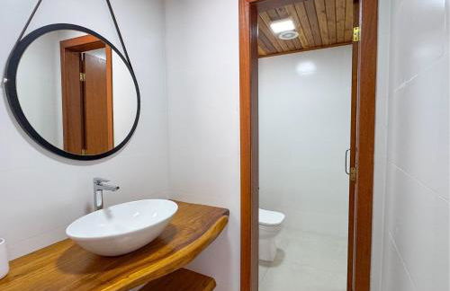 casadecastelhanos, Quadra do MAR de CASTELHANOS, 4 suítes com AR, Churrasqueira, Piscina, Hidromassagem, Cozinha INTEGRADA GOURMET Ideal para FAMÍLIA E AMIGOS - Foto 14