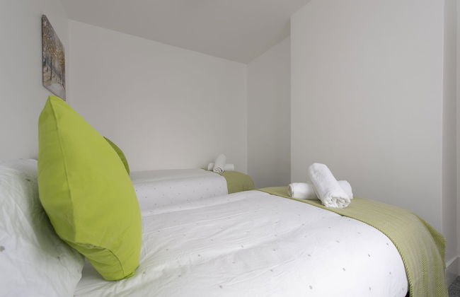 Fortified Three Bedroom Home - Foto 7