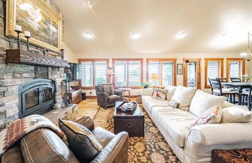 Upscale Hot Tub Wildlife Views - Photo 25