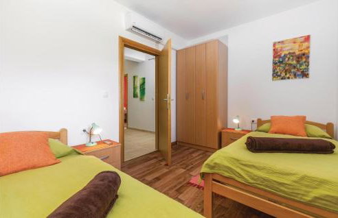 4 Bedroom Beautiful Home In Kunj - Photo 27