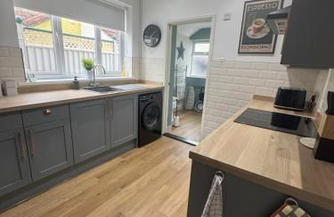 Stylish 3 Bed House in Fratton with Garden & Parking, Sleeps 6 - Foto 13