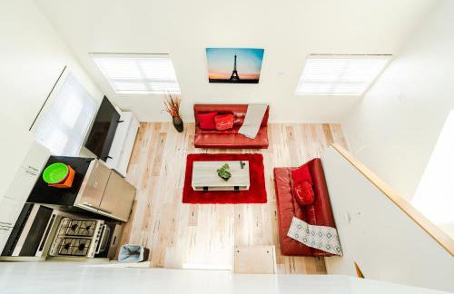 Modern 3 Bedroom 3 Level Loft in Hollywood Sleeps 10 Free Gated Parking Full Kitchen - Photo 11
