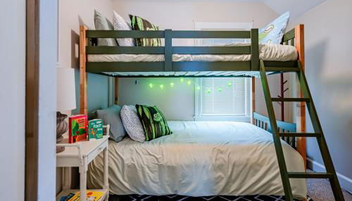 Rachel's Private Hideaway with king bed, kitchen, laundry, parking and big yard - Foto 5