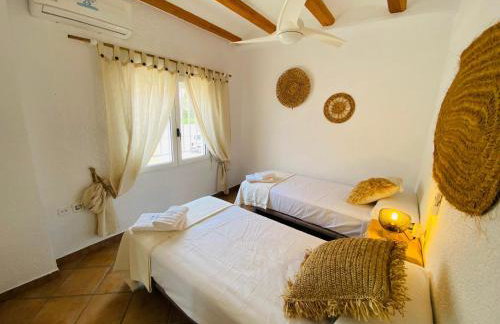 Villa AMANAY a Primera Línea de Playa con Piscina Privada By XimoApartments - Foto 17