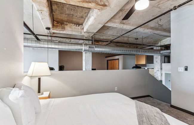 Luxury Historic Loft with Gym - Photo 58