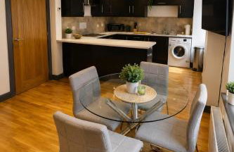 Modern City Center 2 Bedroom Apartment - Photo 36