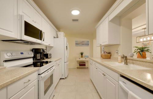 Calming Getaway 9 Mi to Clearwater Beach! - Photo 11