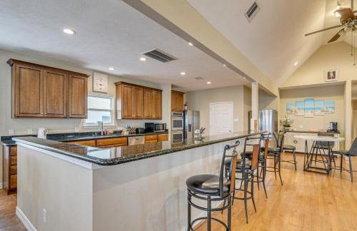 Saltwater Pool! Epic Galveston Bay Group Getaway! - Foto 9