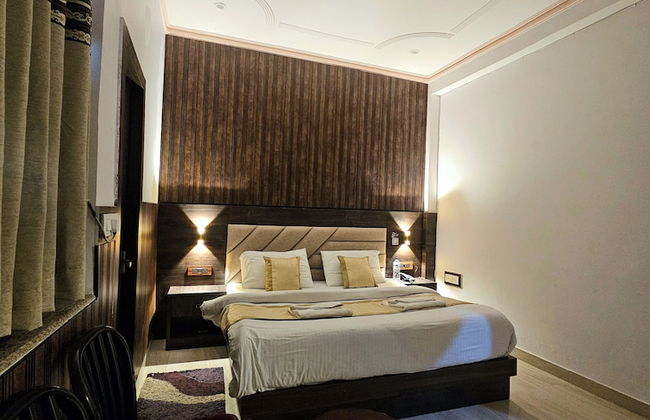 Shri Krishna Divine Dham - Photo 4