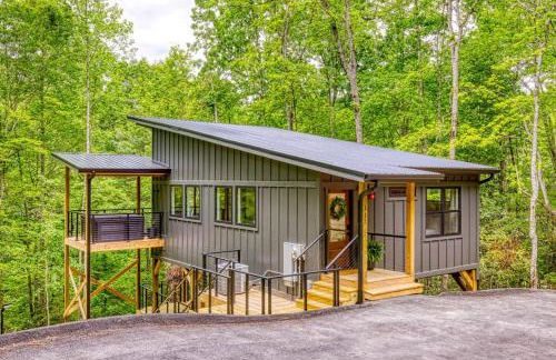 Peaceful Smoky Treehouse| Hot Tub • Hammock • Deck - Foto 1