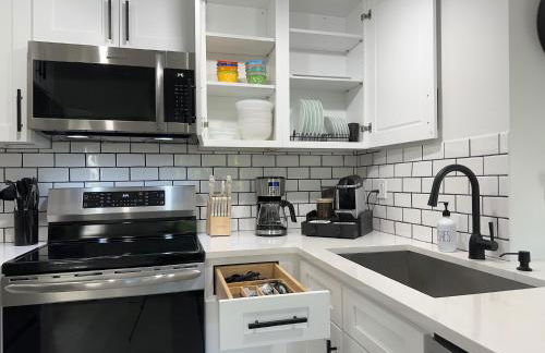 Modern 2Br-2Ba Belltown Condo with Free Garage Parking - Foto 9