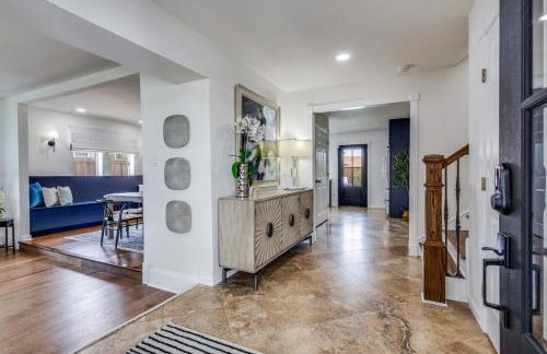 Stunning Lake House with a Pool and Hot Tub - Foto 5