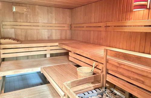 Relax-Apartments - Indoor-Pool - Sauna - Küche - kostenlos Parken - Balkon - teilweise Massagesessel - 85 Zoll Smart-TV - Foto 4