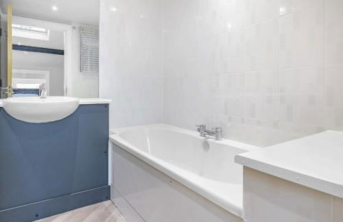 St George's Quarter Stay - Modern City Centre Duplex - Perfect for Business & Leisure - FREE PARKING - WiFi Included - Close to transport links - Foto 9