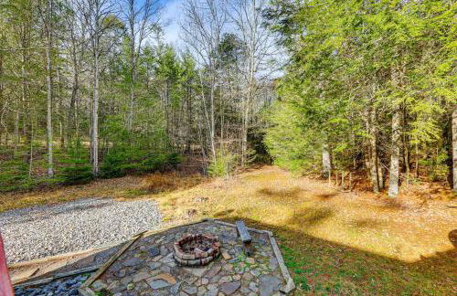 15 Mi to Snowshoe Resort Cabin with Deck and Fire Pit - Foto 22