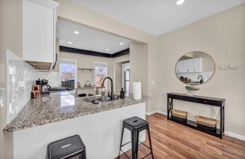 BIG 4BR House 7 Mins to Downtown with Foosball and Games - Foto 15