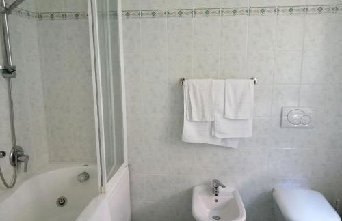 Between mountains and lake - Foto 44