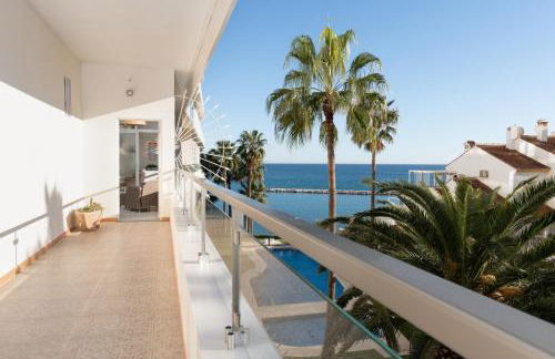 Stunning Beachfront apartment with Sea Views - Foto 15