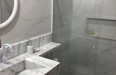 Casa com piscina e um quarto com ar split pé na areia a 50 metros da praia - Foto 12