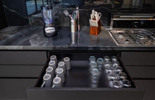 Luxury 6BR Beverly Hills Villa with Pool and Views - Photo 15