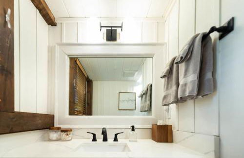 Berkshire Vacation Rentals: Stonebridge Cabin: Modern Amenities Enjoy Nature - Foto 30