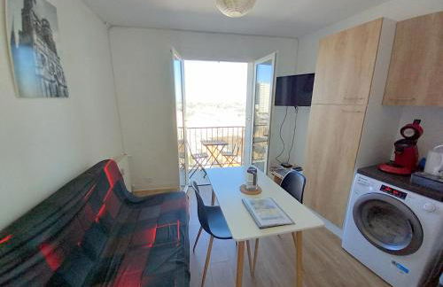 Appartement 28m2 avec balcon proche gare SNCF, café thé WIFI gratuits - Netflix - Balcon - Foto 3