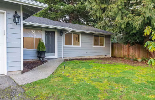 Comfortable Kirkland Home for Family & Remote Work - Photo 33