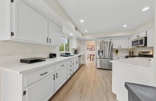 4Br Model Home w Pool and Pool table in Henderson - Foto 25