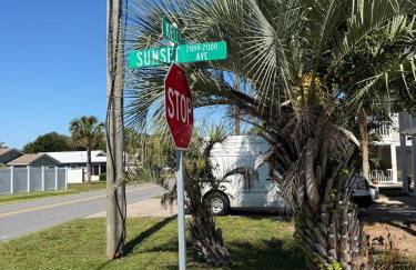 Lux min to Beach and Hospital with Hot Tub - Foto 40