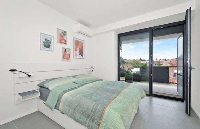 Fully equipped apartments with Terraces, Free garage parking, Netflix & AC - by Apartmány Šlapanice cz - Foto 12