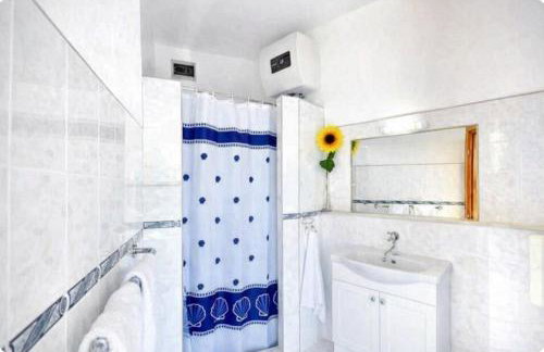 Family home away on the beach, free parking at the house - Foto 13