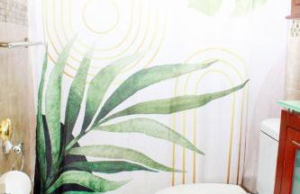 4-bedroom pool house in peaceful Sunrise with AC, WiFi, King bed - Foto 22