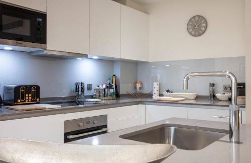 Kensington High Street One Bed with Air Con - Foto 6