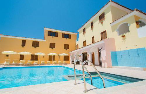 ISA - Residence with swimming pool in Sos Alinos, apartments with air conditioning and private outdoor area - Foto 1
