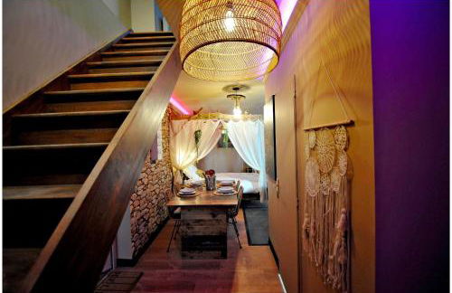 Duplex Safari jusqu'à 4 personnes, Spa XXL, day use, 5 min centre ville, cinéma, cascade et lit sous les arbres - Foto 14