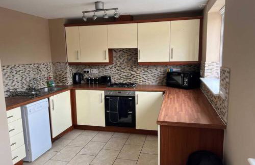 Large 4 Bedroom 3 Bathroom Town House with Secure Parking by Amazing Spaces Relocations Ltd - Foto 10