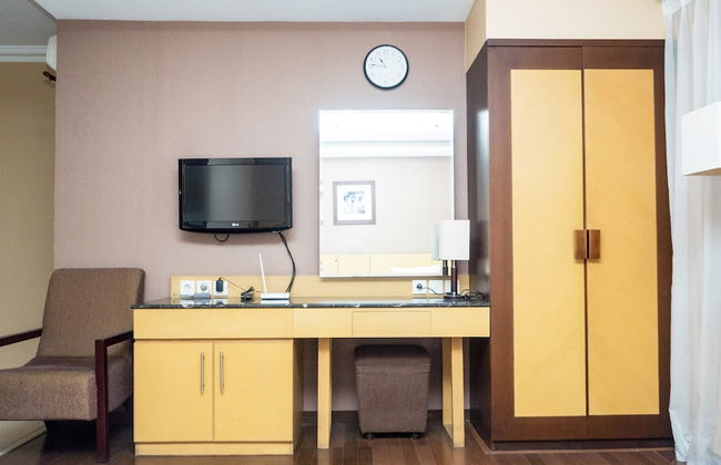 Spacious Studio Room at Grand Setiabudi Apartment - Photo 18