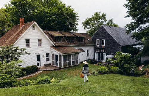 1850s Maine Farmhouse featured in Condé Nast Traveler with 11 Acres Near Water - Foto 1