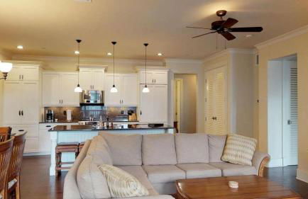 F211 Second Floor 3-bedroom Poolside Lanai - Foto 28